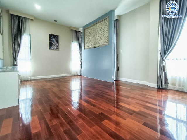 บ้านเดี่ยวมือสองย่านนนทบุรีฯ ม.เพอร์เฟคมาสเตอร์พีช รัตนาธิเบศร์  เนื้อที่กว้างขวางมากถึง 130.20 ตร.ว.  ฟังก์ชัน 4 ห้องนอน 5 ห้องน้ำ ที่จอดรถ 3 คัน เฟอร์นิเจอร์บิ้วท์อิน เปลี่ยนสุขภัณฑ์ใหม่ทั้งหลัง! บนทำเลแห่งการเดินทาง ใกล้รถไฟฟ้าสายสีม่วง "สถานีไทรม้า" และทางด่วน "งามวงศ์วาน" จองเลย!